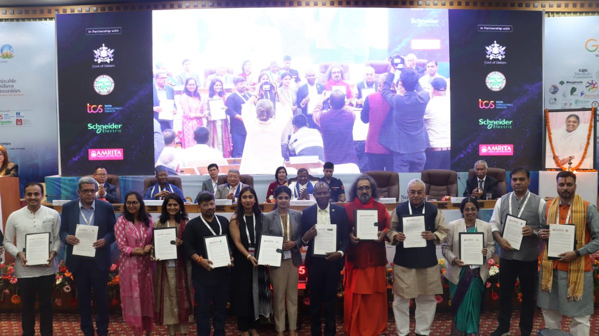 sikkimgovt's tweet photo. The #C20 Conclave in Gangtok came to a conclusion with the valedictory session graced by Governor Shri @Laxmanacharya54. 
https://t.co/fbADFzxgG5

@PSTamangGolay 
@g20org 
@UNinIndia 
@Amritanandamayi 
@AmritaUniversty 
@ndmaindia 
@nidmmhaindia https://t.co/lDCtFUmZCq
