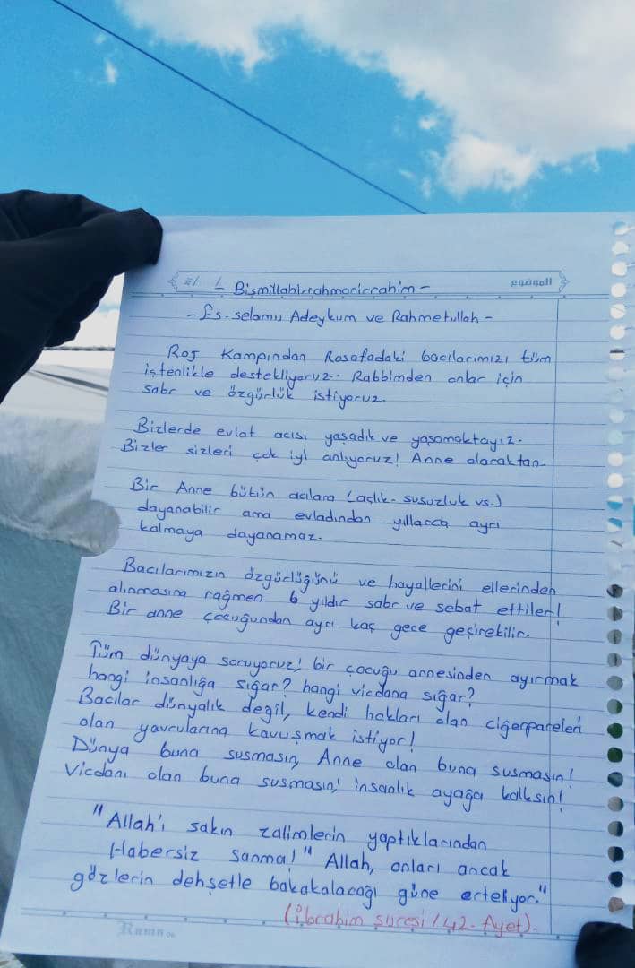 IdlibEhliSunne's tweet photo. El Roj dan 

Türk bacılarımız 
Rusafa  daki annelere destek 

Çocuklar Annesiz Uyuyor

Children Miss Their Moms

Kardeşler Tag'ın tüm gece üst sıralarda kalması için Paylaşım&amp;Beğeni&amp;RT'lere devam edelim inşallah! https://t.co/IWWVQkpniQ