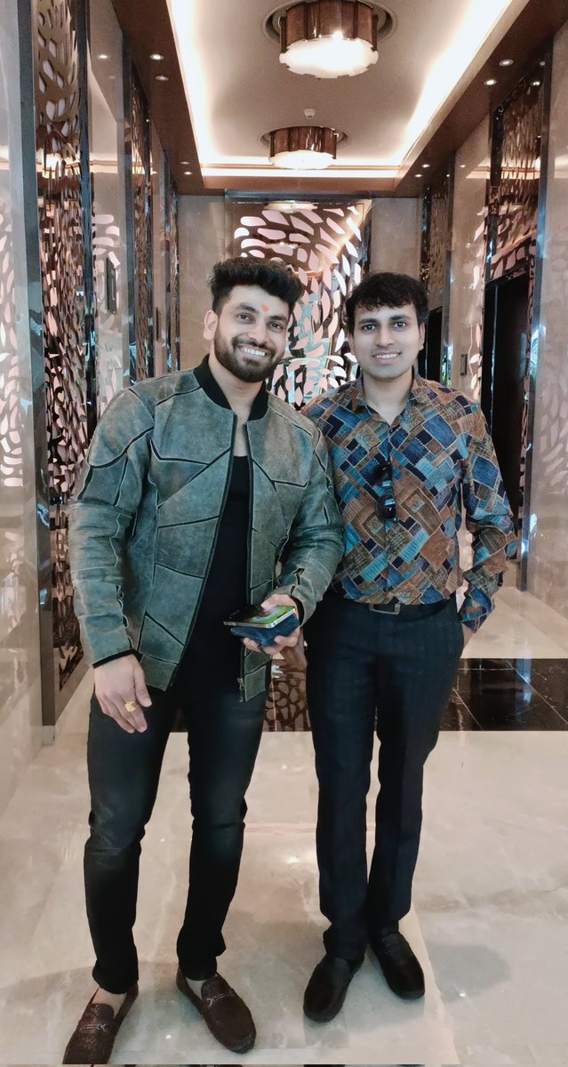SuyogSays's tweet photo. Two Proud Amravatikars ❤️❤️
You are a wonderful person @ShivThakare9 🙂 

#Amravati #MH27 #ShivThakare #BigBoss #SuyogPotdar https://t.co/H2x0wFwhEd