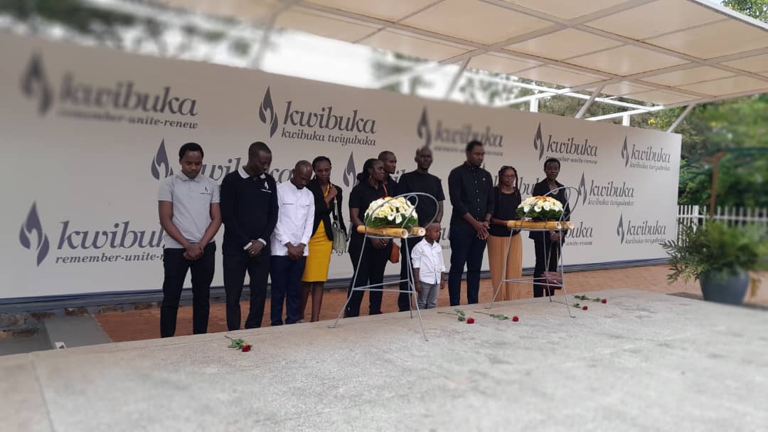 seminegapatrick's tweet photo. Uyu munsi tariki ya 30/04/2023, #GAERG, Famille Urumenesha, yakoze igikorwa cyo Kwibuka Abatutsi bazize Jenoside yakorewe Abatutsi mu 1994 bashyinguye mu Rwibutso rwa Kigali. Basobanuriwe amateka yaranze Jenoside yakorewe Abatutsi #Kwibuka29 #NeverAgain #GAERG_Kwibuka29 https://t.co/EO6MQaQWZg