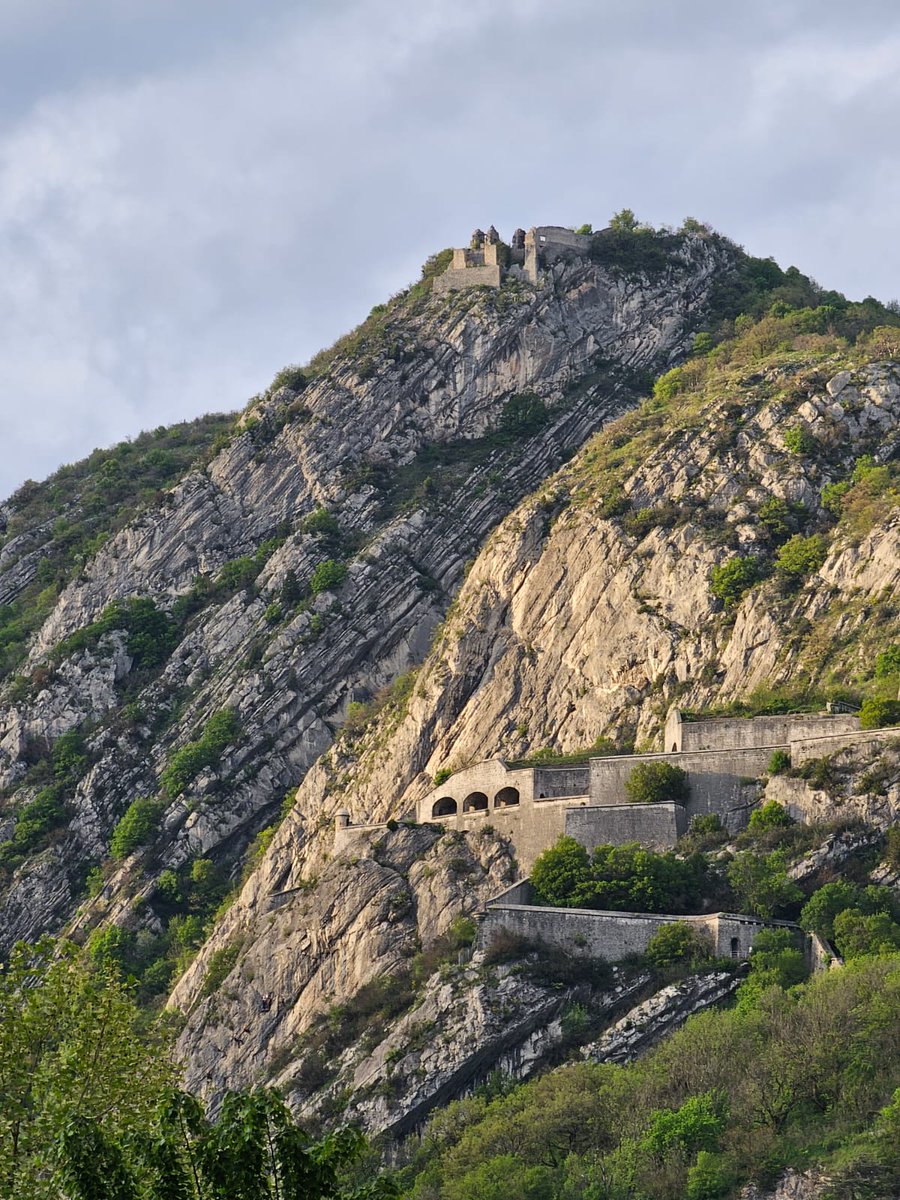 valenVQ's tweet photo. Grenoble city https://t.co/krc5s4Cnyg