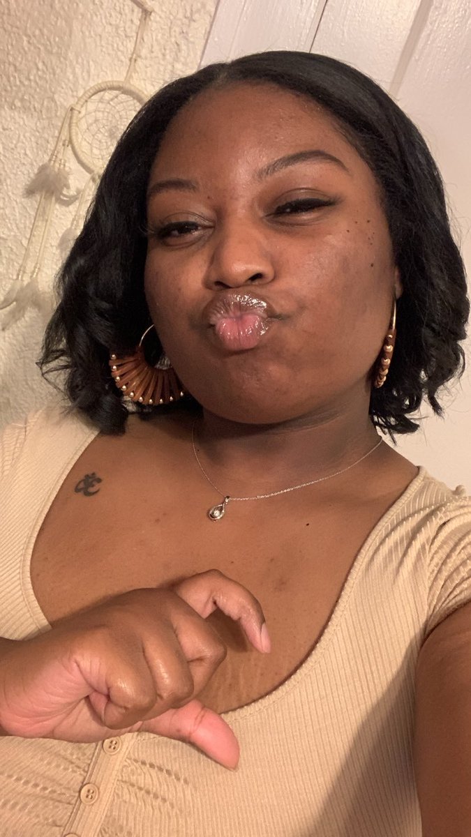 primadonnakay_'s tweet photo. BLACK WOMEN ARE BEAUTIFUL, but let me refocus…🤎🌟
No filter. No edit. I thank my ancestors for my features. For my melanin!
Working to love myself unconditionally-crooked smile, stretch marks, textured skin and all. Das growth 🥲🫶🏾 | #selflove #gogina https://t.co/Yi2LrR4TyT