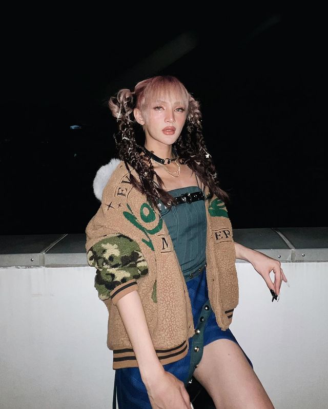 OhSahxx's tweet photo. 🔥❤️ deve ser por que o amor mostra o caminho HI YA YA ☁️
#Ninja4mix #tpop #unix #4mix
iG update de:ninja.njcha #NJCha 💟✨❤️🖤🖤📸🔥❤️🎥
@ninja.njcha
#4mixhiyaya🐻🐻
#SingleNew
30/04/2023 📸🖤✨@ninja.njcha #thailand🇹🇭 https://t.co/Ukgg2oD1bX
