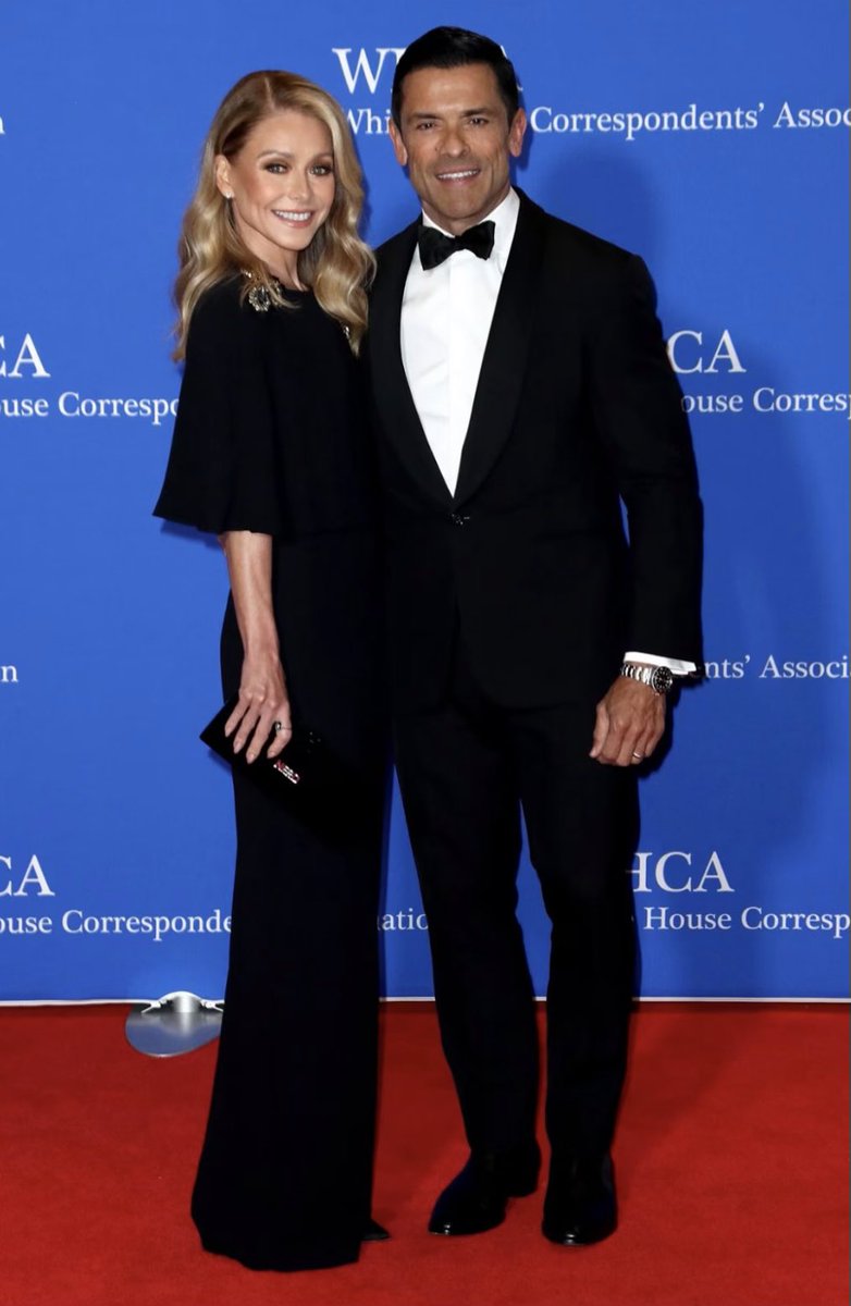 KellyRipa's tweet photo. Still Nerds ✨
#WhiteHouseCorrespondentsDinner 2023 @MarkConsuelos 

📷: Matt Baron / BEI / Shutterstock https://t.co/jiKSs0BP8a