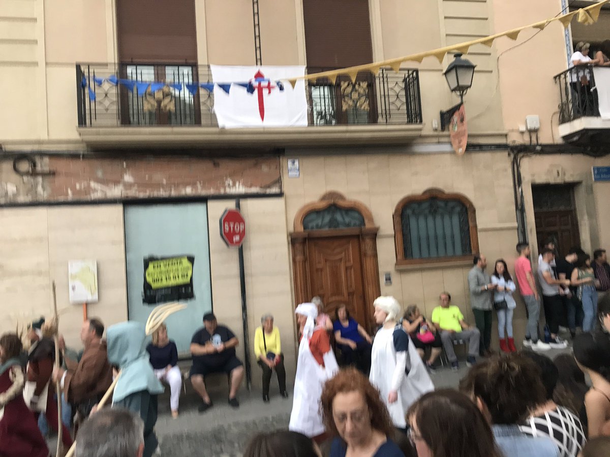 CiezaEnTuMano's tweet image. 19:15h. Las primeras Mesnadas ya enfilan el Camino de Murcia Cieza desde la Esquina del Convento, a buen ritmo ante la previsión de la posible lluvia.

#FiestasdelEscudo #LaInvasión #Cieza