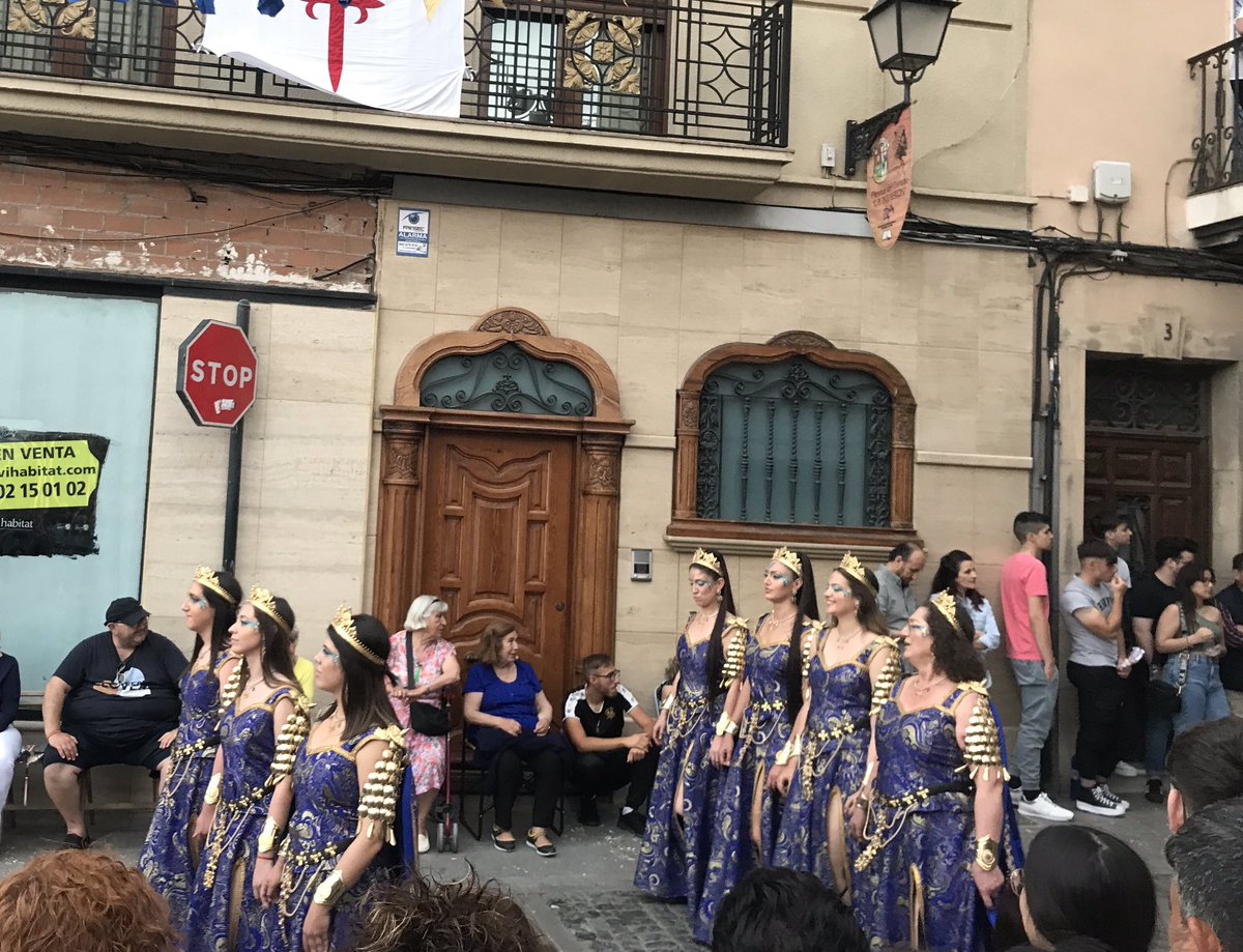 CiezaEnTuMano's tweet image. 19:15h. Las primeras Mesnadas ya enfilan el Camino de Murcia Cieza desde la Esquina del Convento, a buen ritmo ante la previsión de la posible lluvia.

#FiestasdelEscudo #LaInvasión #Cieza