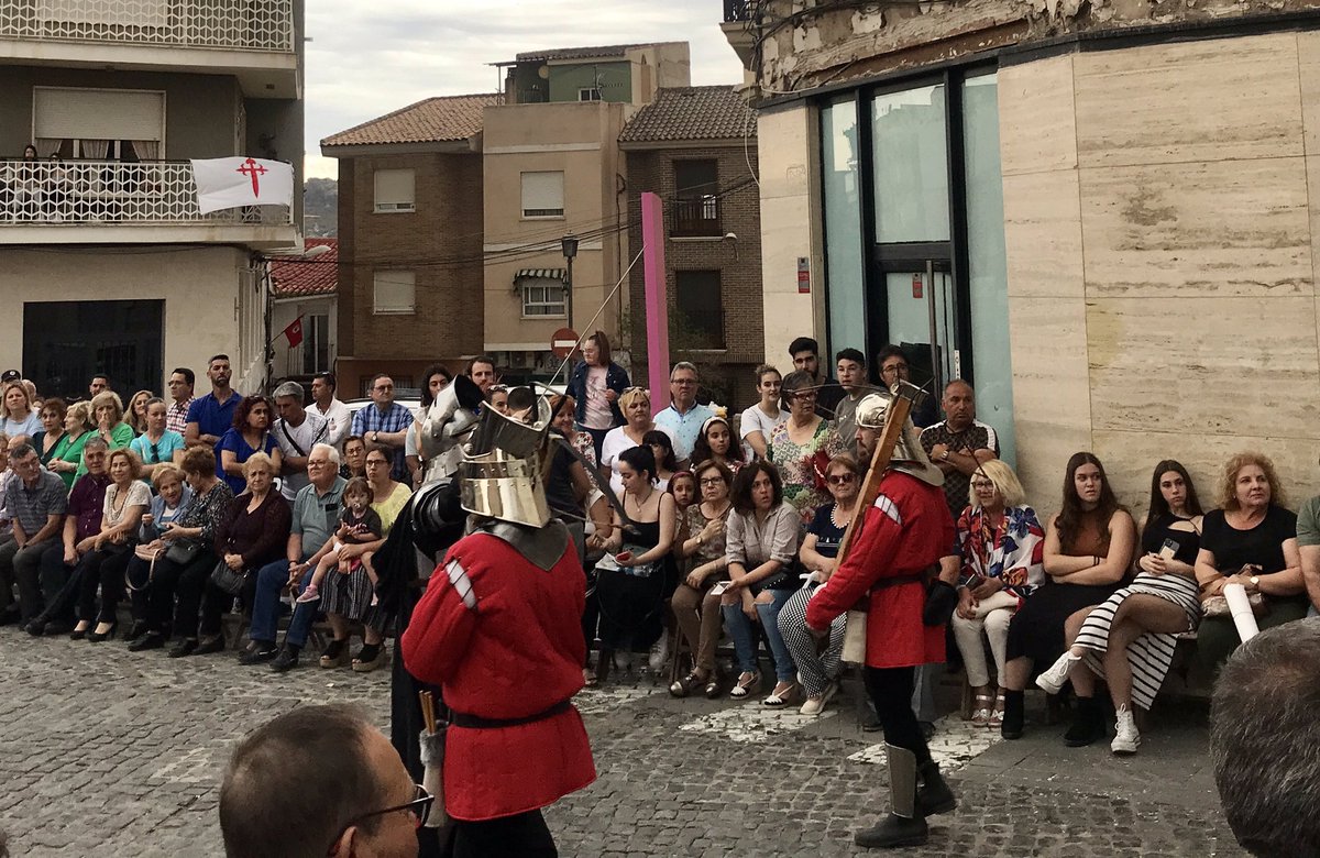 CiezaEnTuMano's tweet image. 19:15h. Las primeras Mesnadas ya enfilan el Camino de Murcia Cieza desde la Esquina del Convento, a buen ritmo ante la previsión de la posible lluvia.

#FiestasdelEscudo #LaInvasión #Cieza