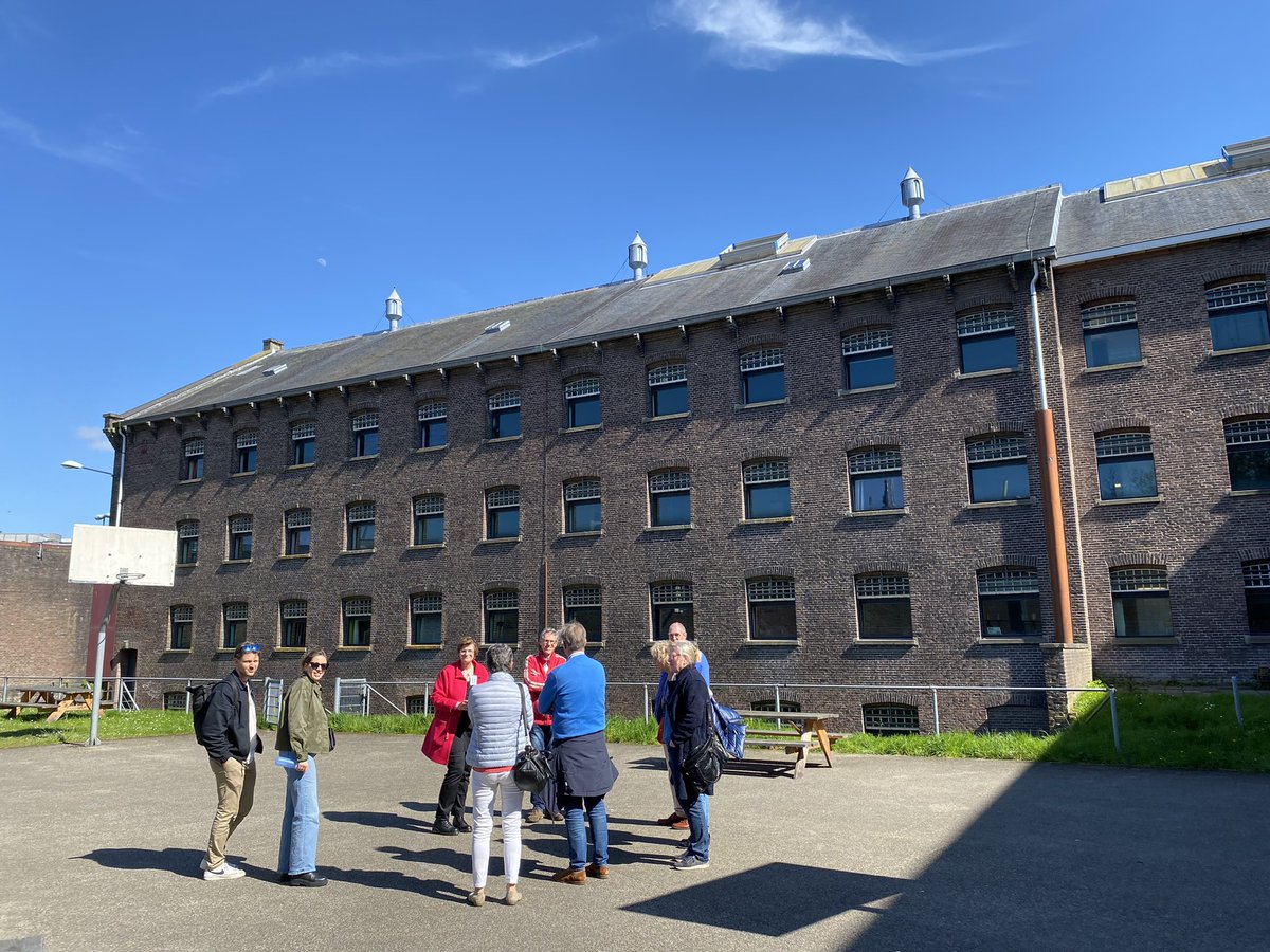 SandervanAlphen's tweet photo. Rondleiding van omwonende door Wolvenplein Utrecht; de oudste cellengevangenis van Nederland, inclusief kerkzaal. Uitdagende herbestemming! https://t.co/QJ7UJpjB83