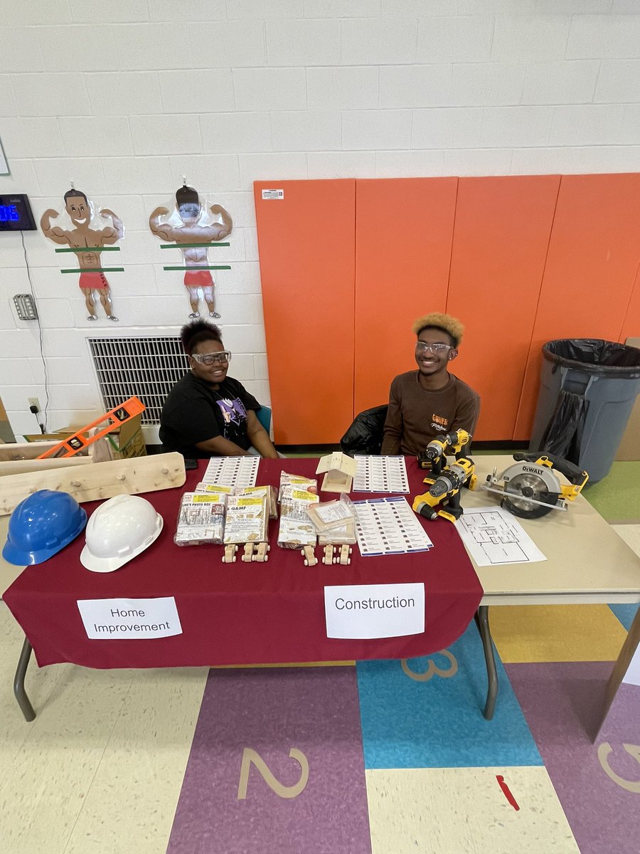 MapleAbraham's tweet photo. Abraham Lincoln Elementary School Career Fair https://t.co/uQQqi5IIaw