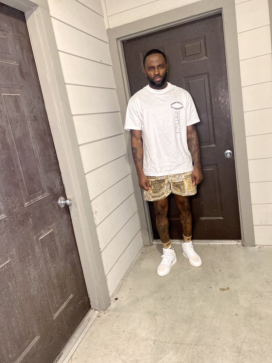 _DeGood_'s tweet photo. I ain’t arguing this summer, y’all both mine, what’s the problem? 😂😂 https://t.co/XUOwi6ssrV