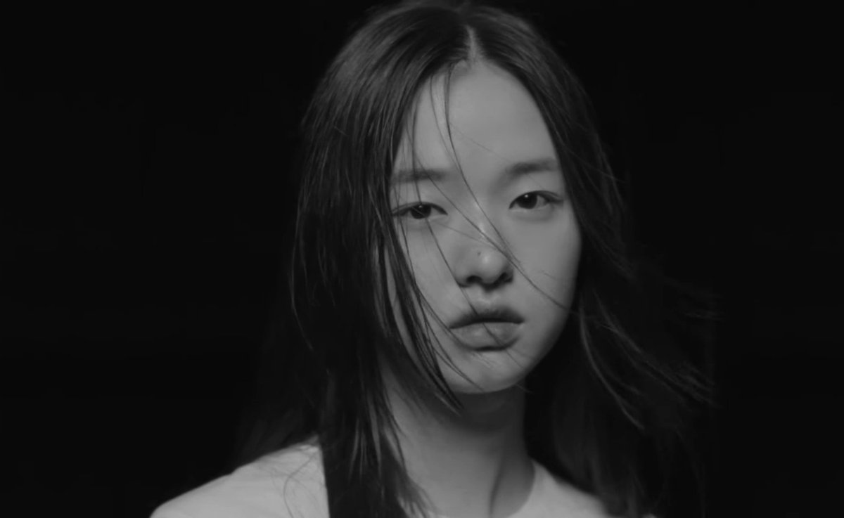 imemzbtw's tweet photo. —Theory for #DARKBLOOD

"This is a story about Pride and Oblivion, Love and Sacrifice and Fate."

Heeseung, as a vampire, has telephatic and foresight abilities. He foresaw Sunghoon's "betrayal" on their coven and communicated with his kin what he saw.

@ENHYPEN @ENHYPEN_members https://t.co/HSbhVE22Vt