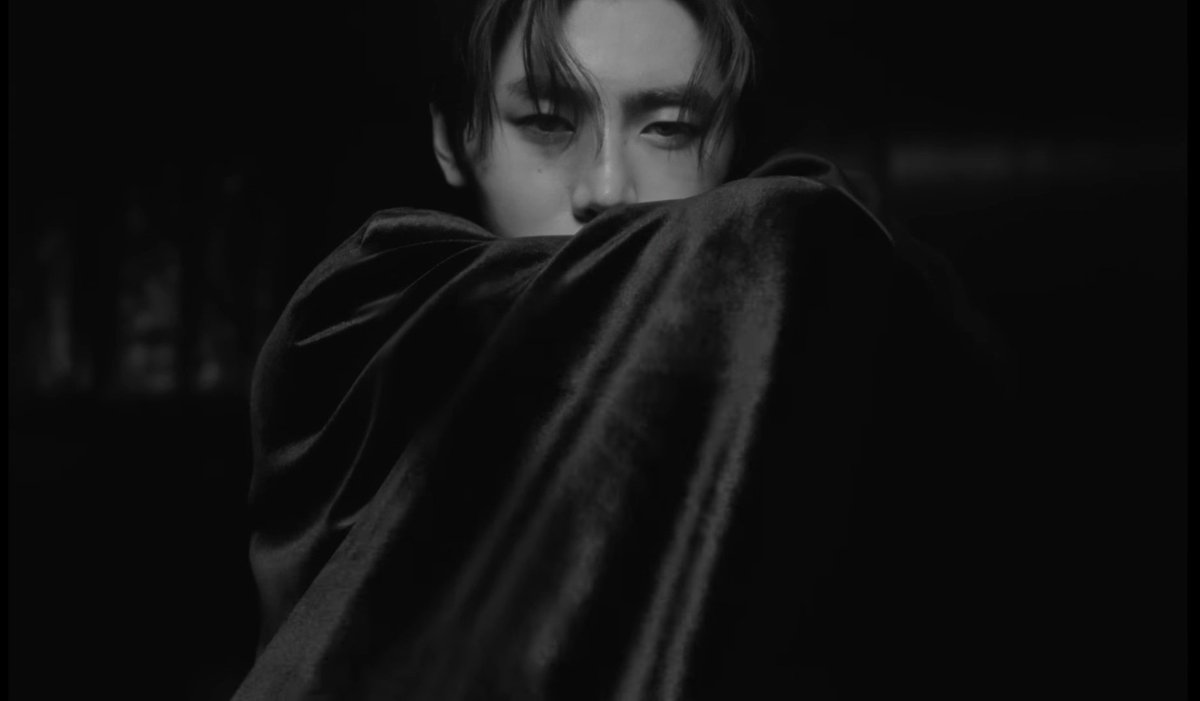 imemzbtw's tweet photo. —Theory for #DARKBLOOD

"This is a story about Pride and Oblivion, Love and Sacrifice and Fate."

Heeseung, as a vampire, has telephatic and foresight abilities. He foresaw Sunghoon's "betrayal" on their coven and communicated with his kin what he saw.

@ENHYPEN @ENHYPEN_members https://t.co/HSbhVE22Vt
