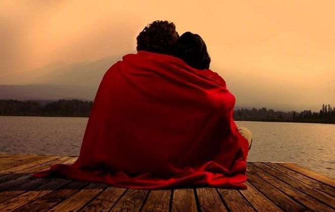 السلام عليك يا صاحبي ..
تسألني: ما أروع إحساس في الحب؟
فأقول لك: الأمان!
أن تشعر أن أحدهم ممسك بقلبك لا بيدك .. أن تمنح أحدهم القدرة على تدميرك وكلك يقين بأنه لن يرميك ولو بوردة!
وأنه مهما حدث بينكما فسيبقى يخشى عليك من أن تجرحك نسمة! 
.
أدهم شرقاوي