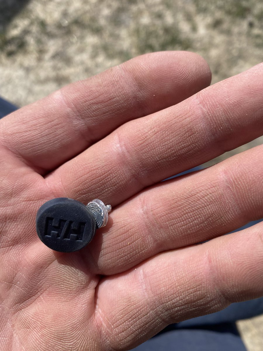 farmernewt's tweet photo. $120 pair of Helly Hanson work pants and the dang button falls apart after 2 months 🤦🏻‍♂️ @HellyHansen now I get to chase down calves with twine holding my pants up https://t.co/eE1U7V1AHv