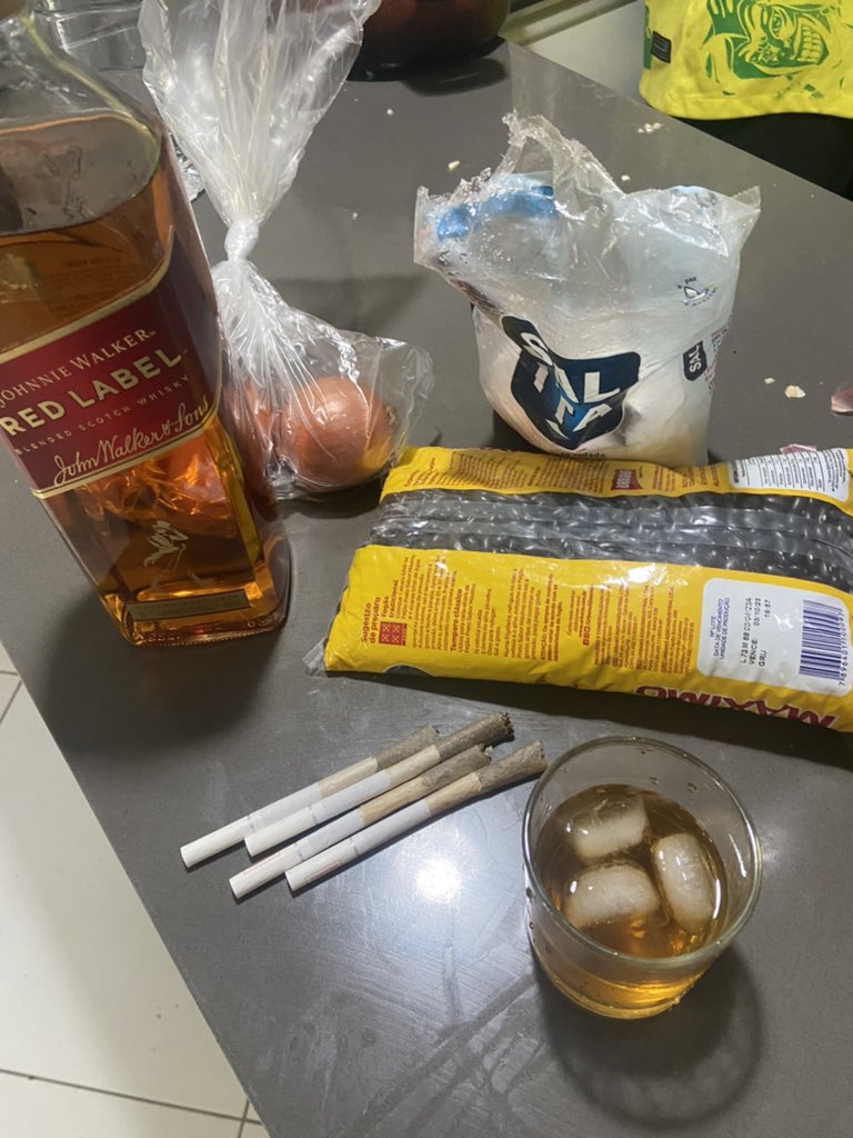 Almoço de hoje: cebola, feijão, wiski e balão