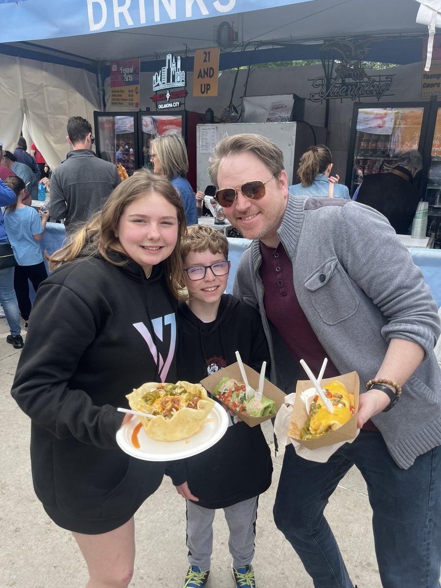 Day 6 of the Festival of the Arts is officially underway! 

You only have a few hours left to visit the artists and eat that delicious Festival food! We’re here until 6 p.m. tonight, don’t miss your last chance to enjoy this year’s Festival!