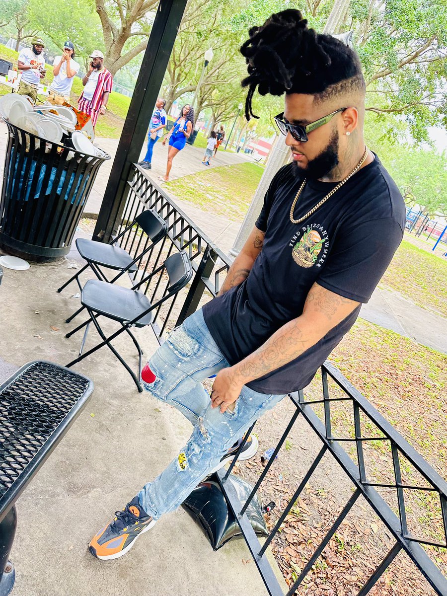 RockMan3Playa's tweet photo. Nigga can’t guard me on my worst day😎…..#LongLiveDaGuys💔🕊️ #Mr3Playa https://t.co/FDk1cqDI9E
