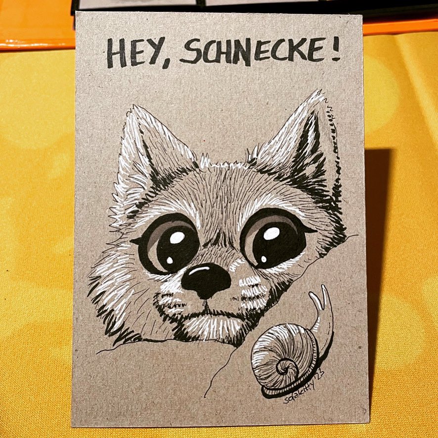 sofakitty_de's tweet photo. Diese Original Postkarte hat bei der #animuc2023 ein neues Zuhause gefunden.

Ich freue mich, dass sie bei so vielen so gut ankam und werde sie auch noch einmal in Farbe malen und dann als Druck herausgegeben 🥰

#postcard #inkdrawing #fox #fuchs #snail #foxart https://t.co/nazxUGA1NX