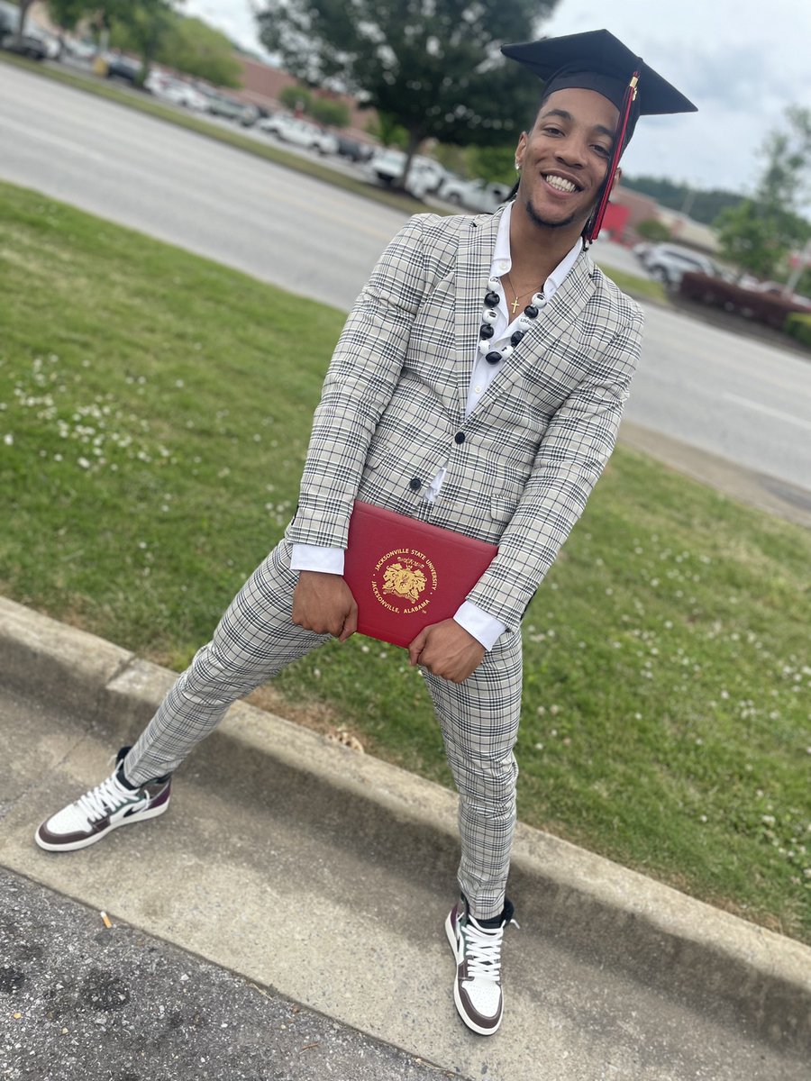 CraigKinsey21's tweet photo. Had to stack my lil L’s to get a big win🎓 https://t.co/GTIxnwJW3X