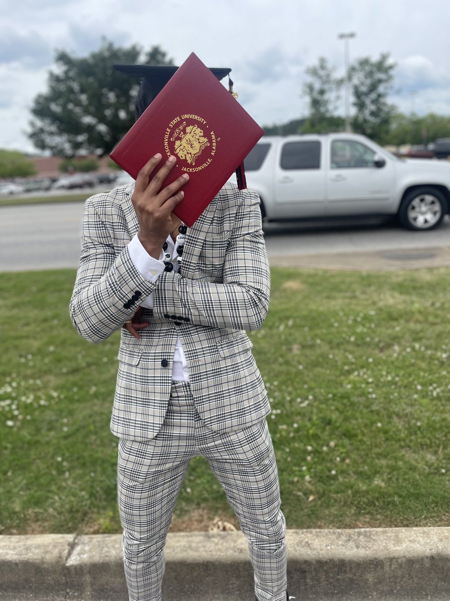 CraigKinsey21's tweet photo. Had to stack my lil L’s to get a big win🎓 https://t.co/GTIxnwJW3X