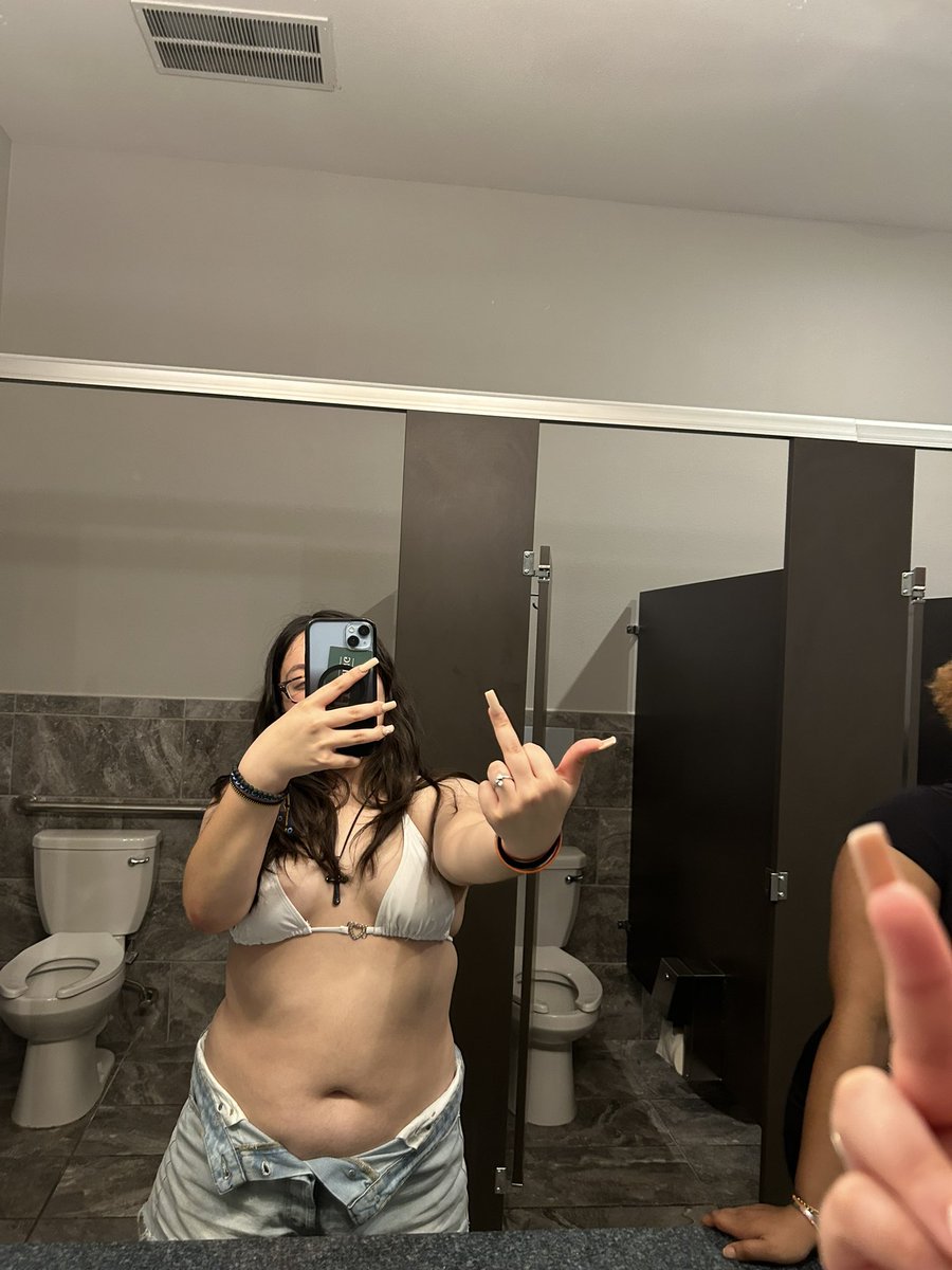 jaackiieexo_'s tweet image. a pic of yesterday’s fit along w pics from last week of spring fest 🤭
#UnderTheInfluence3 
#ShsuSpringfest2k23