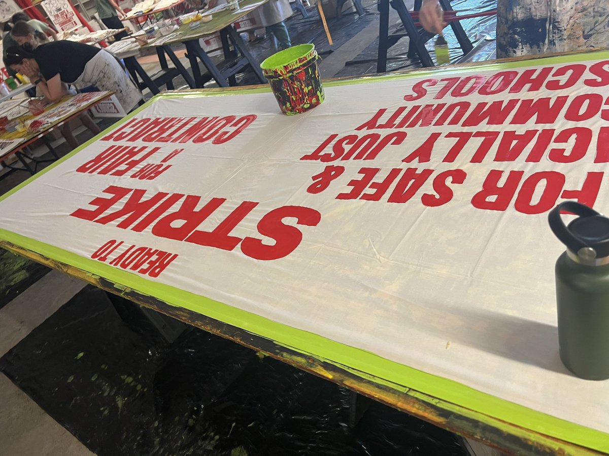 Victory4Oakland's tweet photo. Spent my afternoon supporting Oakland teachers at their art build getting strike ready! Loved talking with teachers, bargaining members, and students about our future 💚 #VictoryforOakland #Victoryforworkers #Victoryforstudents #Victoryforeducation #oakedu #oakland https://t.co/5qNTBfLcSo