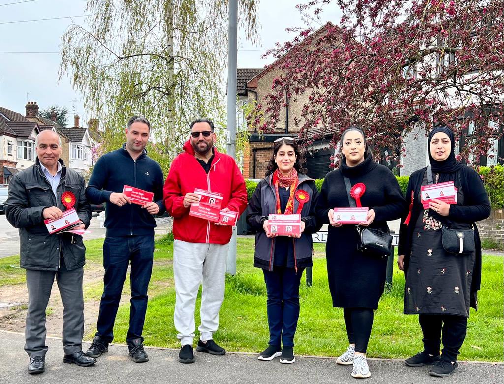 ' We are more powerful when we empower each other. '
#teamlabour

Another sunny day 🌞 with happy positive vibes 😊, from our Door knocking session today at #LutonLabourBiscot 

#labourdoorstep #biscotward 
#May2023 #Elections2023
#VoteLabour #community #luton