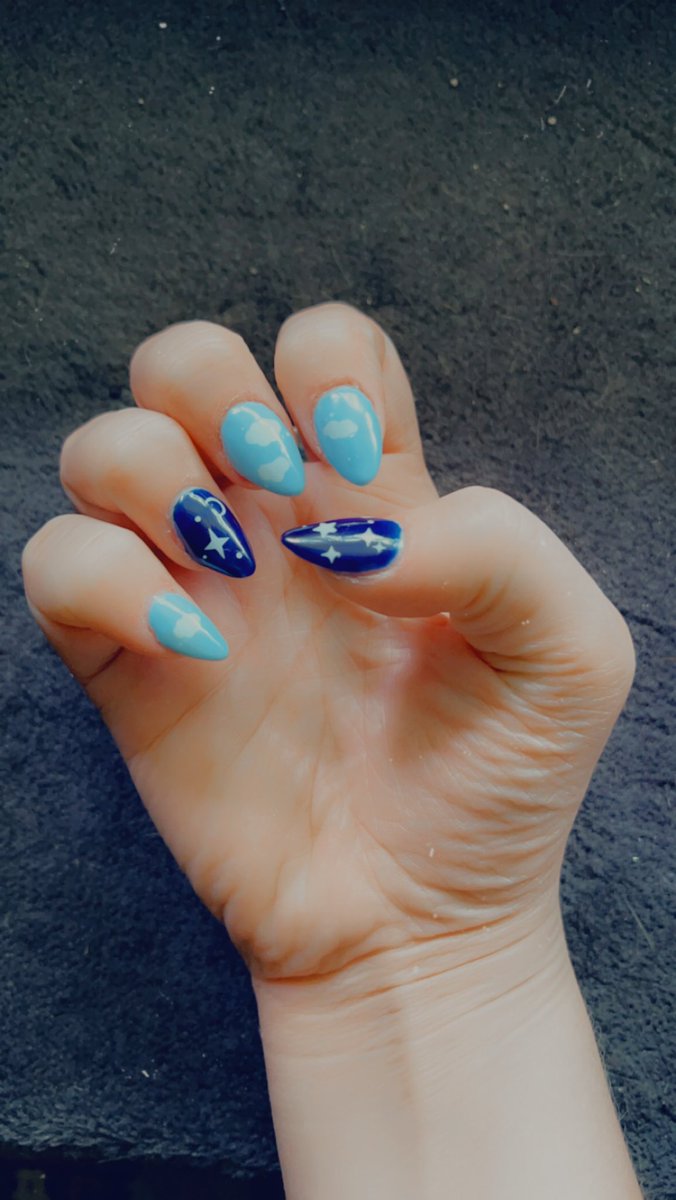 Like day and night, darkness and light, let your nails shine bright and beautiful, a reflection of the magic within you 💖✨