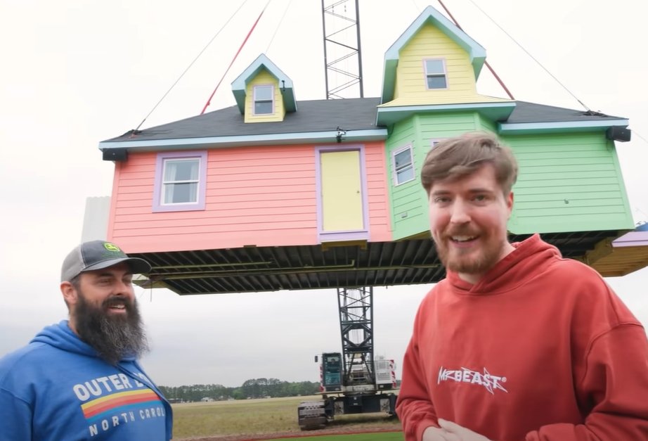 TheShawnHendrix's tweet photo. There is a lot of you looking to get into any spot @MrBeast -  Our videos take tons of research (like how to lift a house with a crane) and 1000s of phone calls (I need to find a crane in 24 hours). If you think you are great on the phone, can problem solve and are coachable you could be a good candidate for producer.  So take this 30 minute evaluation and attach a resume.  #MrBeast CLICK! https://t.co/FgiKo8v7PT