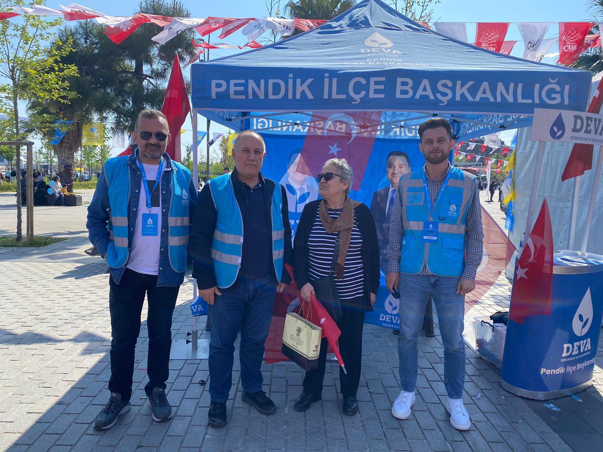 gencdevapendik's tweet photo. Deva Pendik olarak çadır faaliyetlerimize aralıksız devam ediyoruz. Bu gün de Pendik sahilde halkımıza Sn. @alibabacan ‘ın selamlarını ilettik.

@alibabacan @erginsadullah @elifesendeva @hasankaraltr @drerhanerol @ersindemir00 @Mustafa1yilmaz @saadettincglr https://t.co/HJUV0Z9vfg