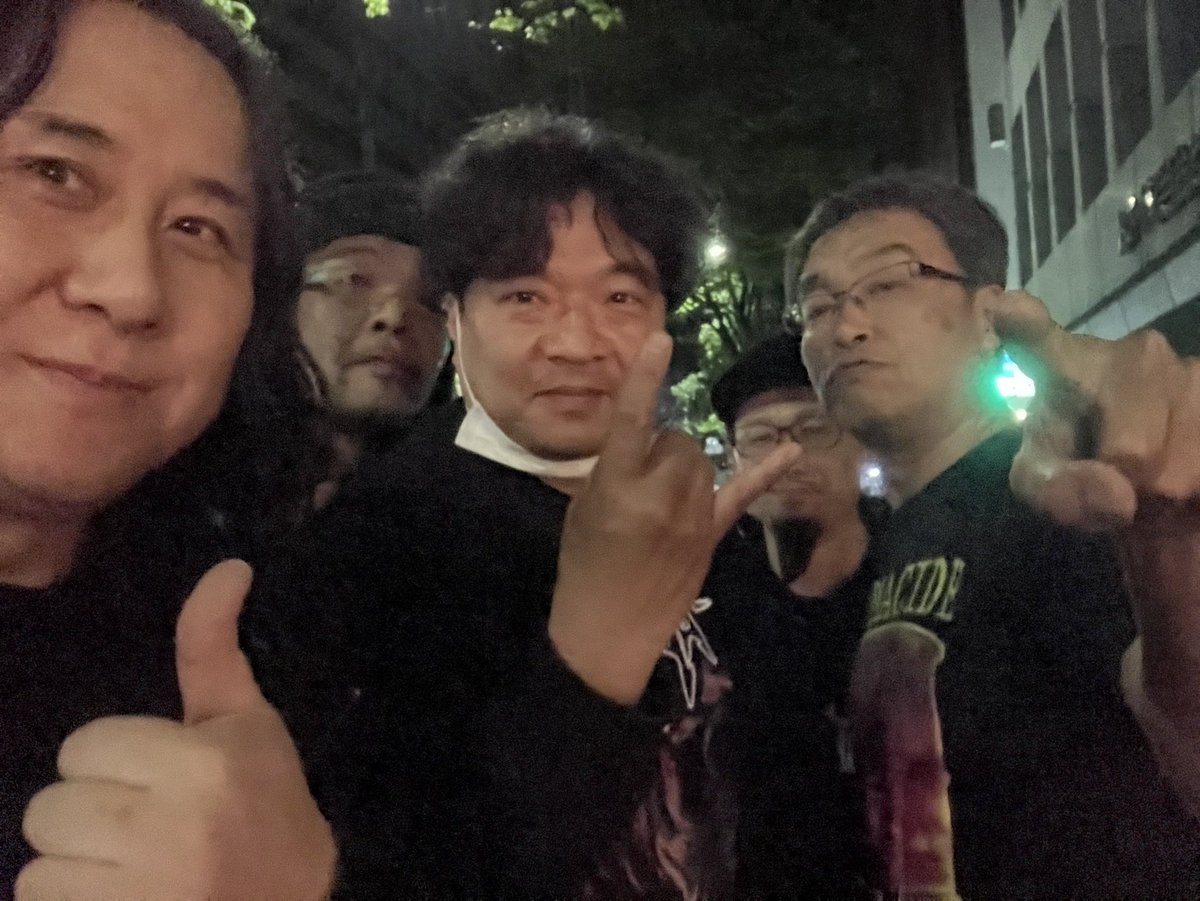 defiledjapan's tweet image. 仙台、全てが最高でした。ありがとうございました。大盛況。どのバンドも良かったですがライブ後恒例の我々の重量テトリスも共演バンド、なんとお客さままで手伝って下さる展開に。なんたるホスピタリティ。優し過ぎ。仙台、東北がますます好きになりました。皆さんと餃子、ビールも。東北最高。