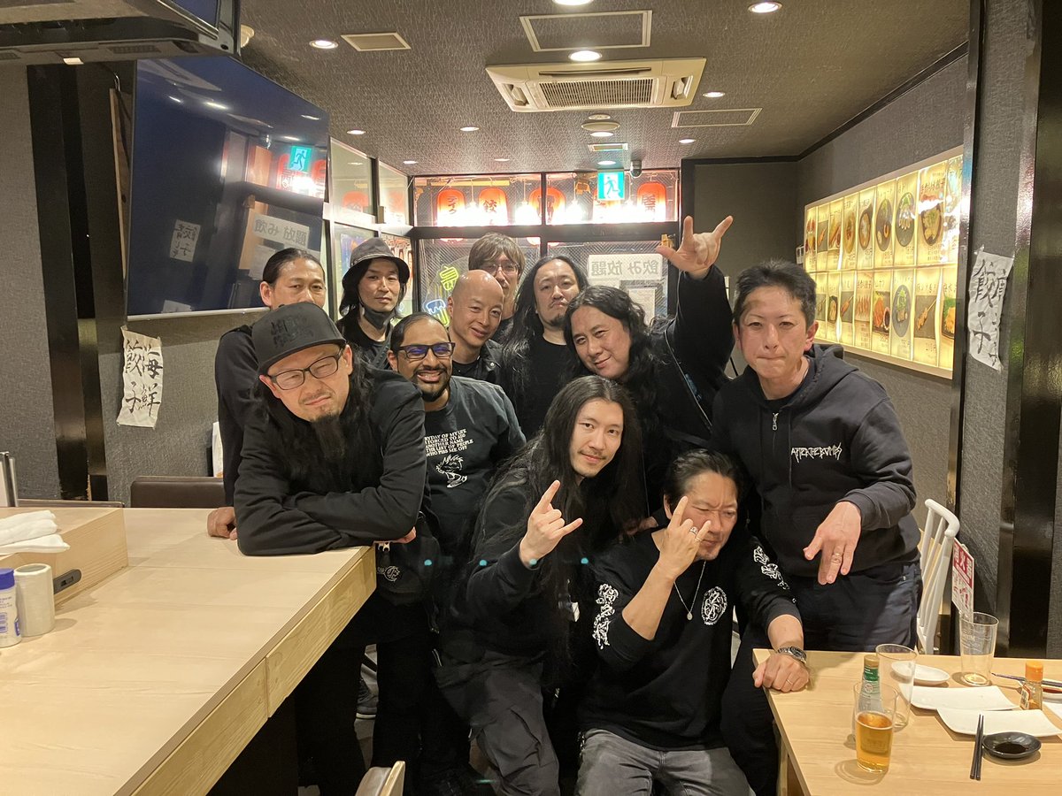 defiledjapan's tweet image. 仙台、全てが最高でした。ありがとうございました。大盛況。どのバンドも良かったですがライブ後恒例の我々の重量テトリスも共演バンド、なんとお客さままで手伝って下さる展開に。なんたるホスピタリティ。優し過ぎ。仙台、東北がますます好きになりました。皆さんと餃子、ビールも。東北最高。