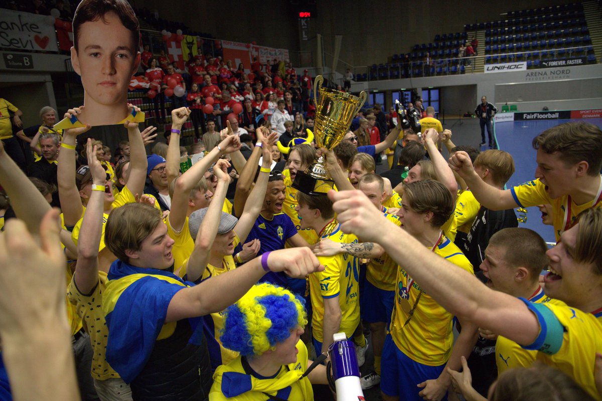 IFF_Floorball's tweet photo. STORT GRATTIS 🇸🇪
Sweden are the @U19WFC 2023 champions🏆
#floorball #u19wfc2023 #frameforthefuture #u19wfc https://t.co/ycCQQTYz34