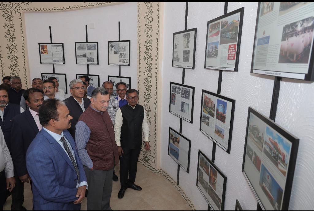 ChairmanIOCL's tweet photo. #IndianOil's 1st retail outlet Rasiklal Ashokkumar &amp; Co came up in Anjar, Gujarat in 1961 that spurred our journey with over 35,000 ROs today. It was thus incredible to inaugurate this remodeled, modern RO as IndianOil's 1st Heritage fuel station https://t.co/2QhUKWWo6L