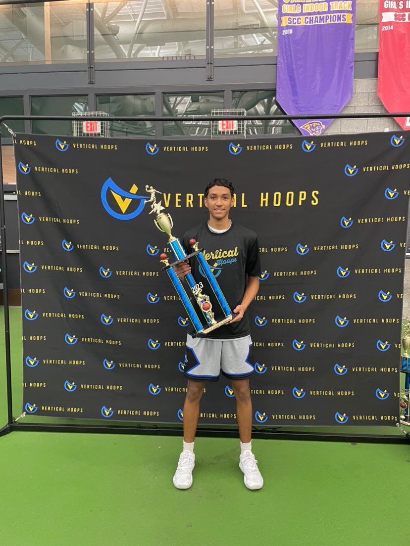 juliusGarcia127's tweet photo. Had a amazing tournament this week and went 3-0 had a great win against mass tigers to win the CT state championship @Watson_718 @TrainWithHe @almore_jordan #defytheodds https://t.co/5TrIdZOMCX