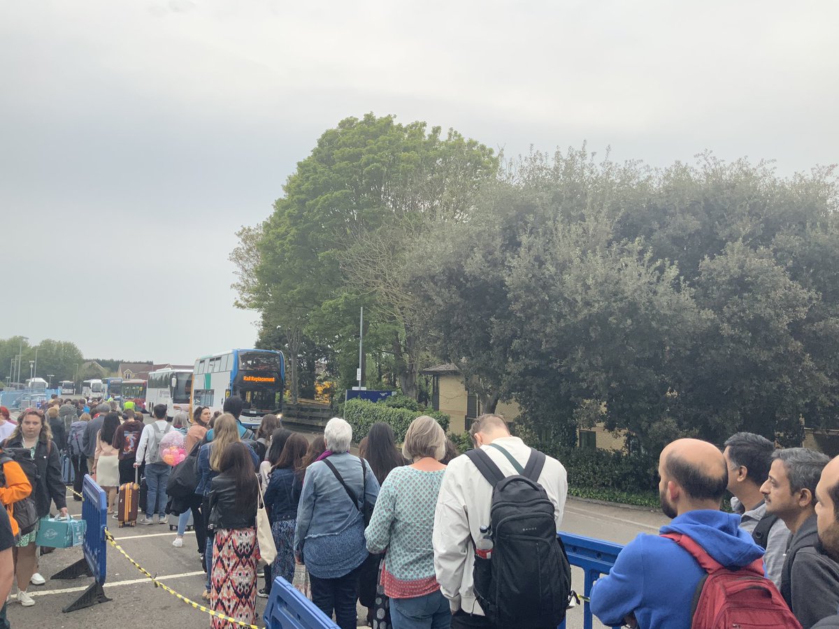 gwalkden's tweet photo. Love you too, UK. #railreplacementbuses https://t.co/A8AA7bVD5c