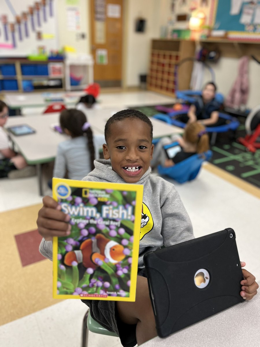 gallowaylib's tweet photo. All of our PK-2nd grade students are going home with new books for the summer! Woohoo! #gallowaygreatness #gobegreat #misdlibraries 📚 https://t.co/2XQ9xHt7SE