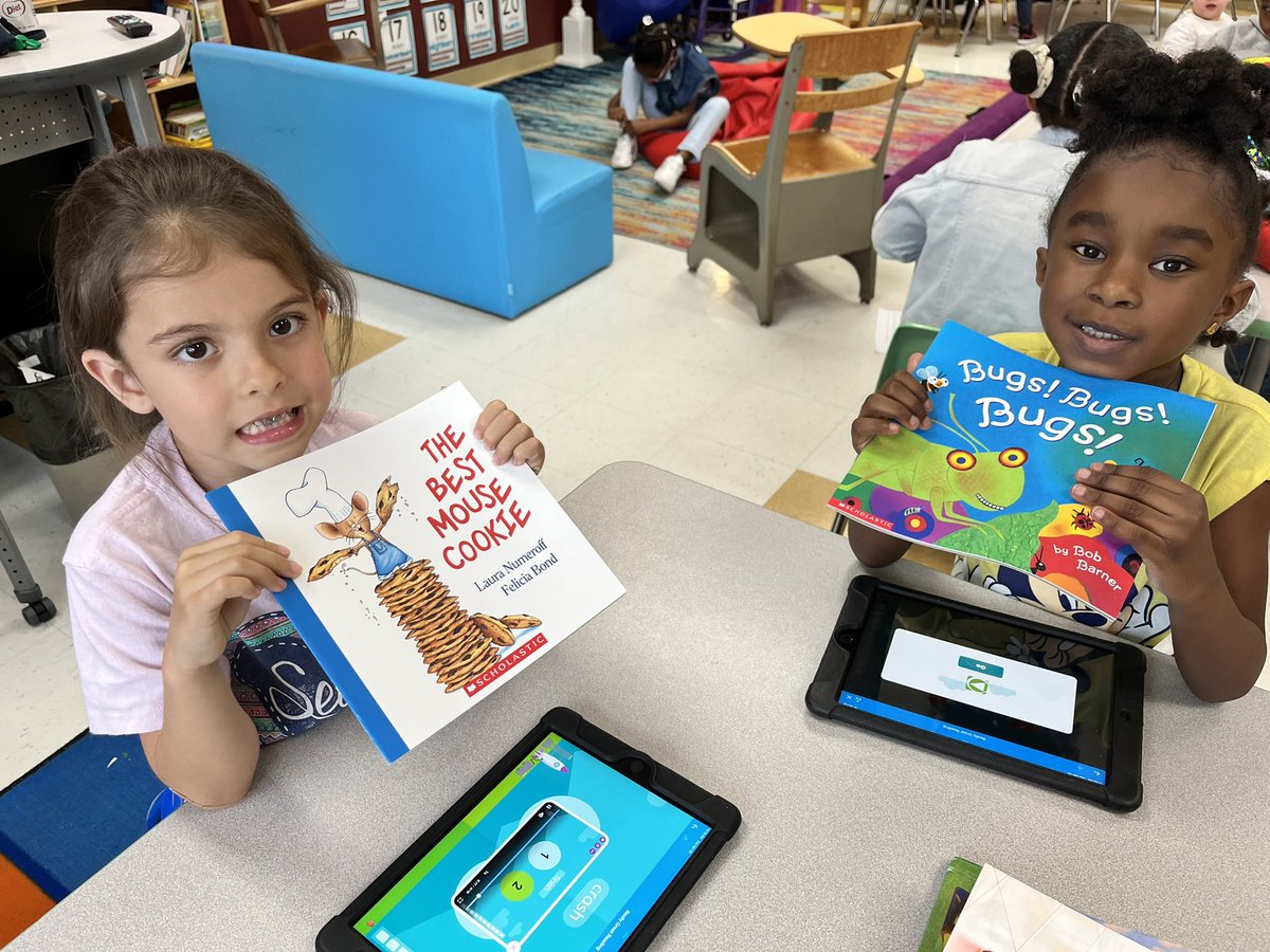 gallowaylib's tweet photo. All of our PK-2nd grade students are going home with new books for the summer! Woohoo! #gallowaygreatness #gobegreat #misdlibraries 📚 https://t.co/2XQ9xHt7SE