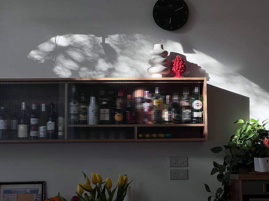 Home observations 

#home #giolacassar #everyday #mundane #somewheremagazine #shadowsandlight #plants instagr.am/p/CrqwTo6ooeg/