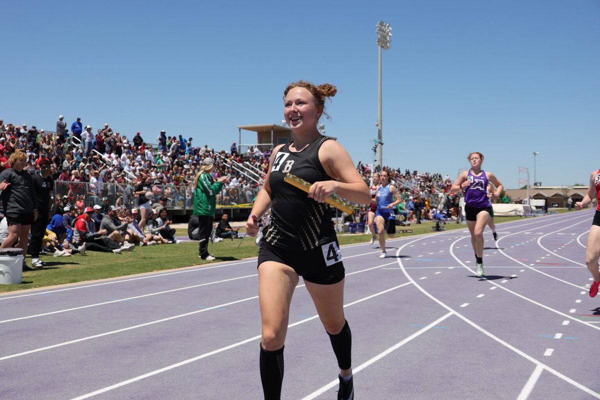 Bushland’s @JesseFowlerrr was unreal at the Region 1-3A meet on Saturday. She was asked to anchor the sprint relay 🥇, was 🥈in 100m dash and then anchored 800 relay for first time all year to 🥈. That’s running 3 of the first 5 races of the day #statebound