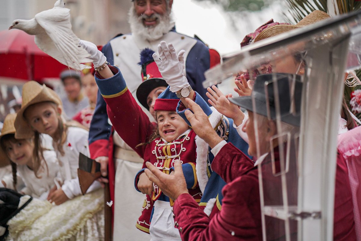 VilleDeFrejus's tweet photo. 🥁 #Bravade de Fréjus : renouvellement du Vœu de 1720 par le Maire @david_rachline !
 
🙏 Que Saint-François de Paule maintienne la paix sur la cité.

📸👉 https://t.co/vNk59FhYpM https://t.co/P0MW9QpSM9