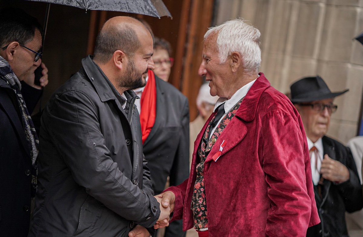 VilleDeFrejus's tweet photo. 🥁 #Bravade de Fréjus : renouvellement du Vœu de 1720 par le Maire @david_rachline !
 
🙏 Que Saint-François de Paule maintienne la paix sur la cité.

📸👉 https://t.co/vNk59FhYpM https://t.co/P0MW9QpSM9
