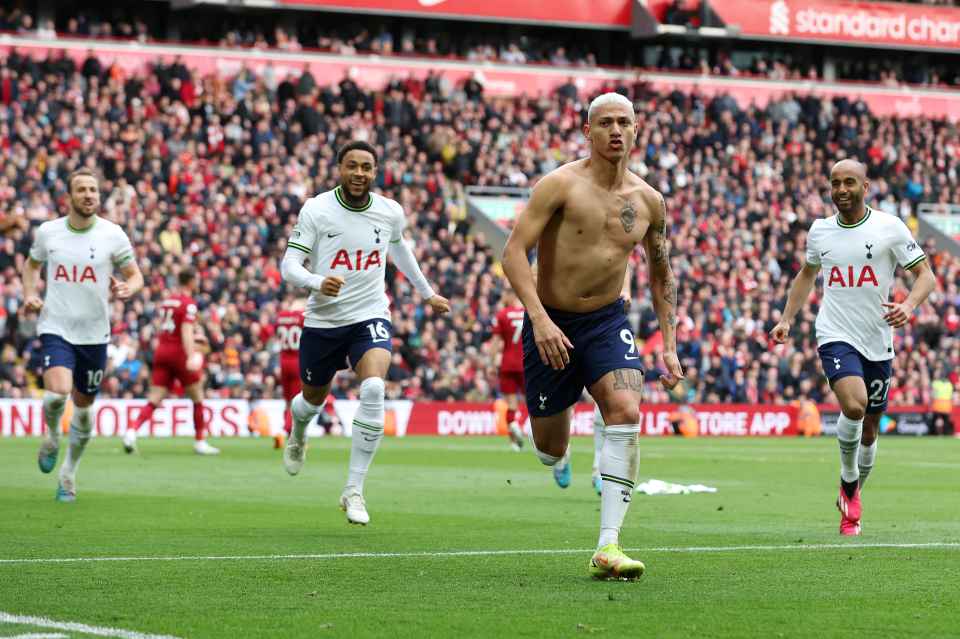 Hurri_Kane21's tweet photo. Despite the poor Defending we showed Character to make it 3-3
Happy for Kane equalling Rooney's Record and Richy's 1st PL Goal for us
But we were so Unlucky to lose so late in the Game! 😞
Time to pick ourselves and fight till the end of the Season!
#THFC #COYS #DareDreamDo https://t.co/XAtwg1XF1L