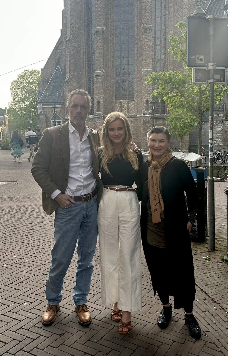 EvaVlaar's tweet photo. It was an absolute pleasure to meet @jordanbpeterson and his wife Tammy for dinner in the beautiful city of Delft tonight. They both are such remarkable and kind people. Very much looking forward to listening to Jordan speak tomorrow. https://t.co/9HoewT3MQD