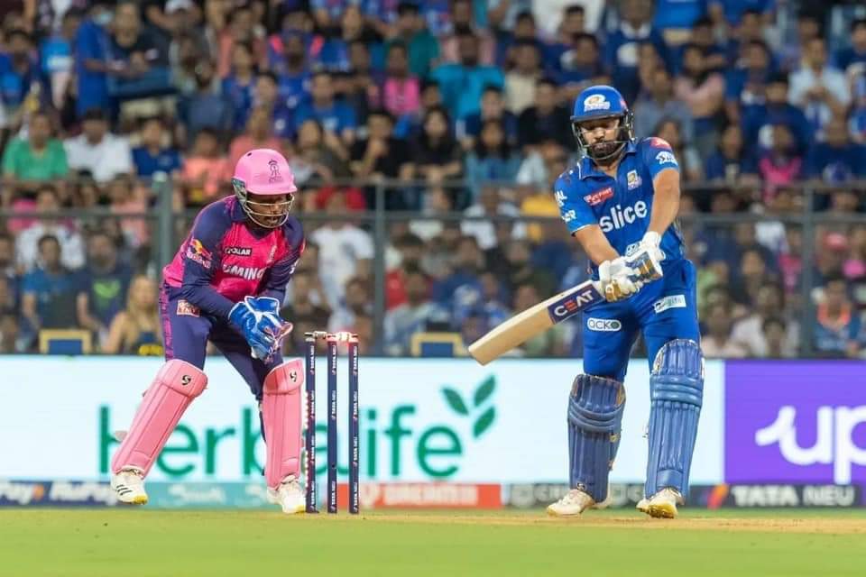 rahulroy1999's tweet photo. For those who haven't seen this perspective. Watch the gap between stump and gloves 🧤   #SanjuSamson #RohithSharma #IPL2023 https://t.co/SllD35duhO