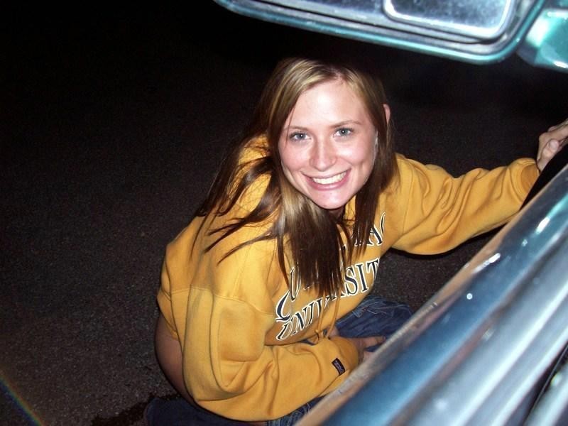 TheIconoclast17's tweet photo. 4/30/23 upload of girls #peeingoutside, #carpee, #squatingtopee, #publicpeeing, #peestream, #peeingwithfriends Part 4 https://t.co/MQmLipoOUj