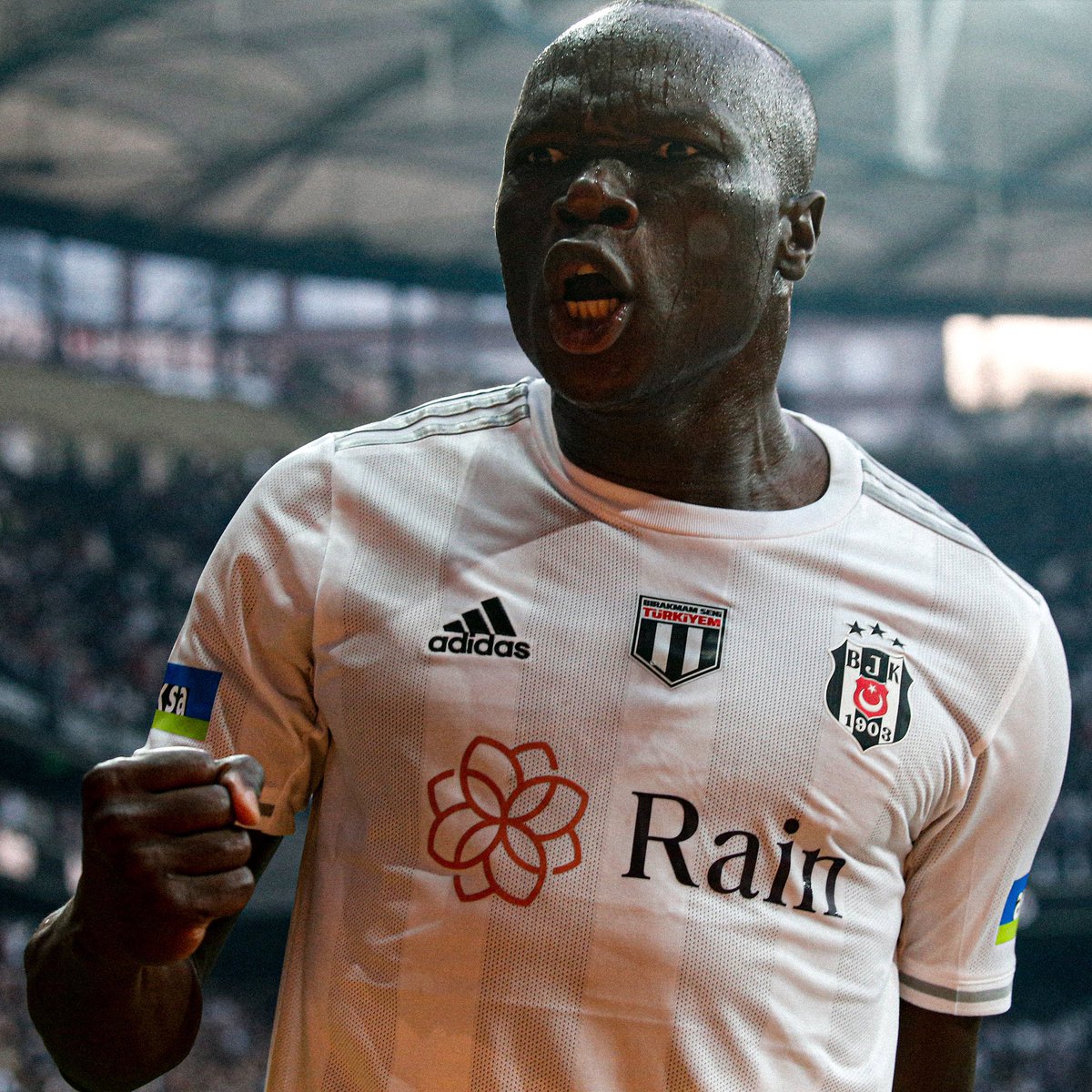 BesiktasOrdusu's tweet photo. GOOOLLLLLL ABOUBAKAR KOYDUUUUUUUUUU https://t.co/E5tDFTYwGc