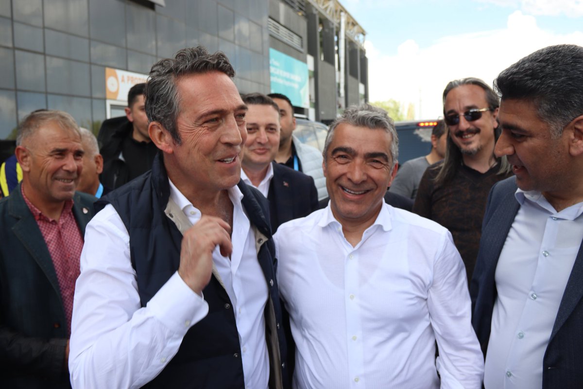 Sevgili dostum Ali Koç'a TFF 3. Lig 2. grupta mücadele eden Iğdır FK ile Gümüşhane Sportif Faaliyetler arasında gerçekleşen maçta bizleri yalnız bırakmadığı, sürecimizde hemşehrilerimle beraber desteklerini esirgemediği ve esirgemeyeceğini hissettirdiği için teşekkür ediyorum.