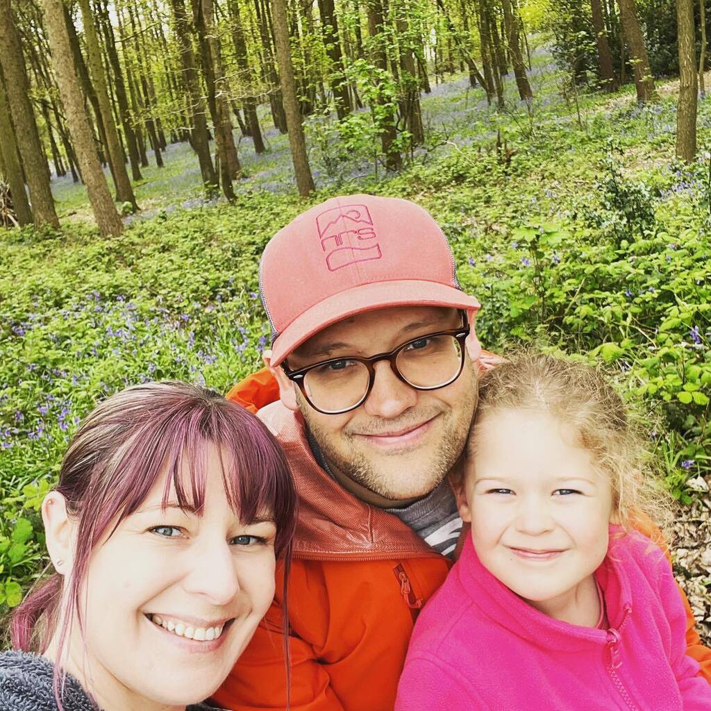 jacqui_dow5's tweet photo. Lovely walk amongst the bluebells today, absolutely stunning #bluebellwoods #hartshillhayescountrypark https://t.co/SMHaaI57Gm https://t.co/xQLcQjRw6D