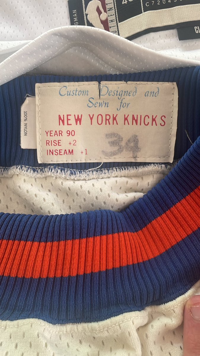 quickleyszn5's tweet photo. @nyknicks Oakley game used 1990 shorts 👀 https://t.co/8zKiPakCJp